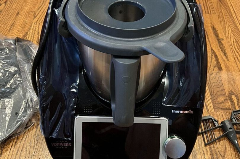 - Vorwerk Thermomix TM6 NERO, Switzerland, Lausanne