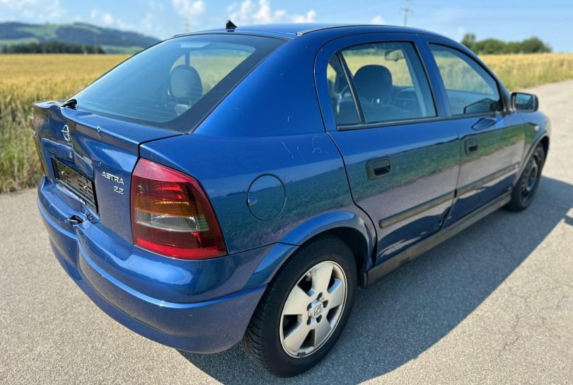OPEL Astra 2.2i 16V Edition 2000, Gebraucht, Schweiz, Hunenberg