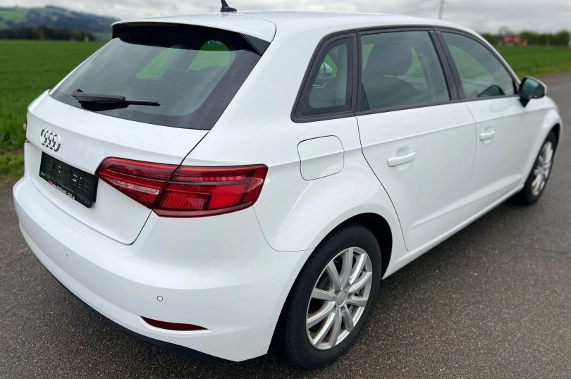 AUDI A3 Sportback 35 TFSI Sport S-tronic, Usagé, Suisse, Hunenberg