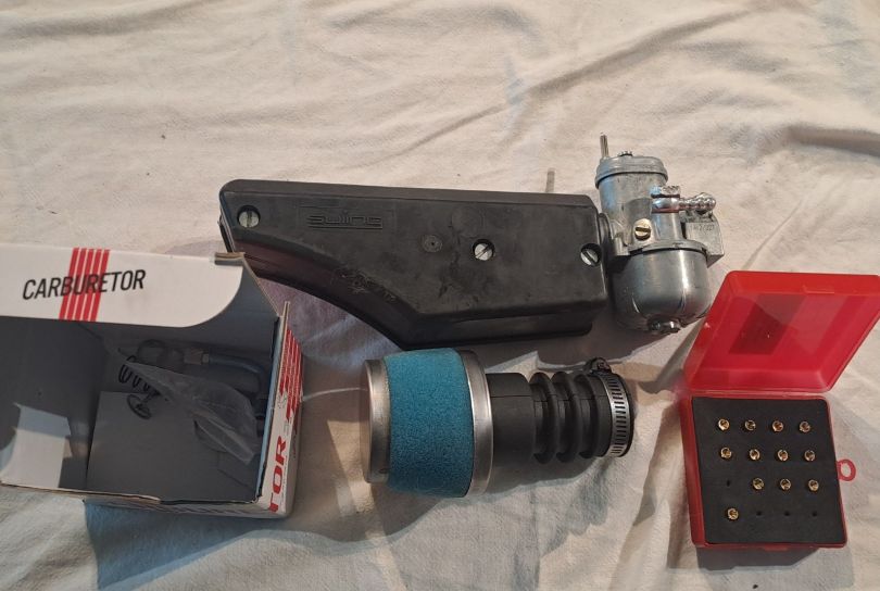 set di carburatore , filtri e getti per motorino, Svizzera, Riva San Vitale