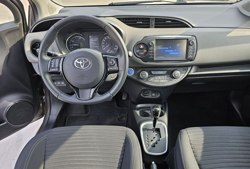 toyota Yaris Hybrid , Used, Switzerland, Mendrisio