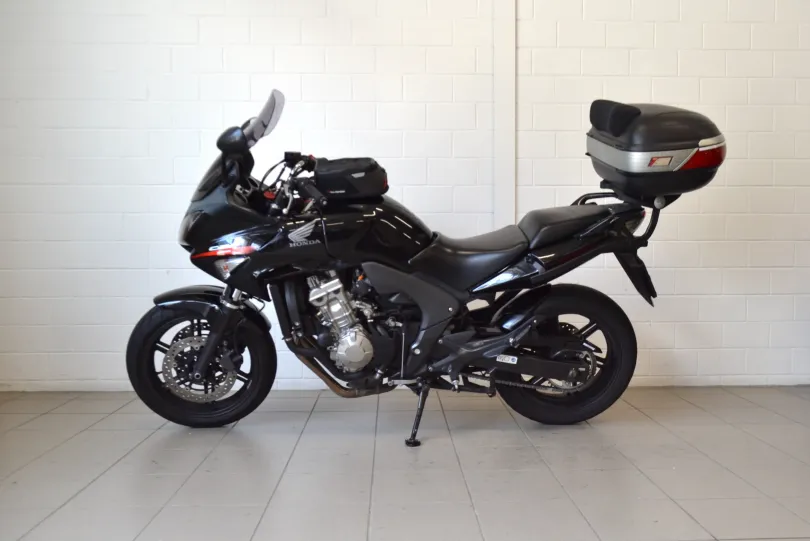 HONDA CBF 600 S, Used, Switzerland, Camorino
