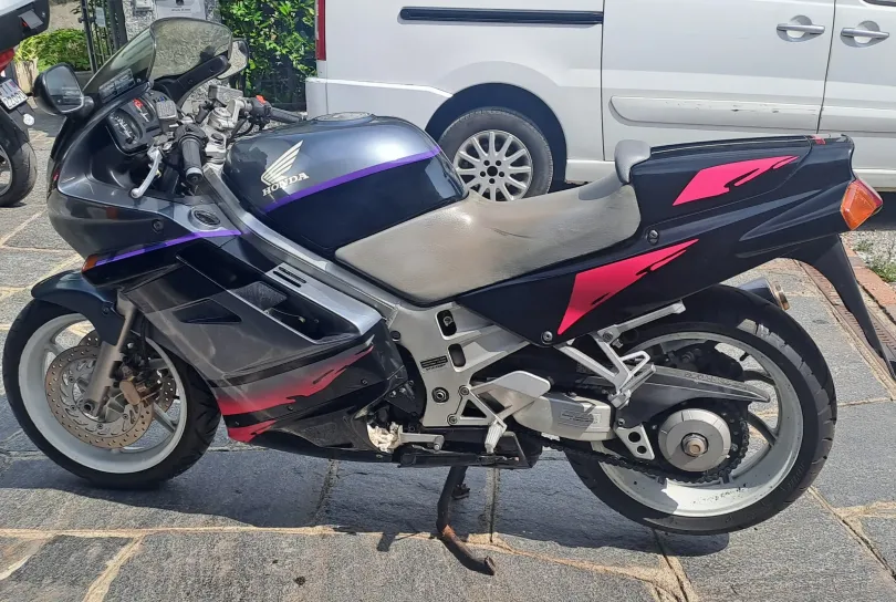 Honda VFR 750 F, Usato, Svizzera, Riva San Vitale