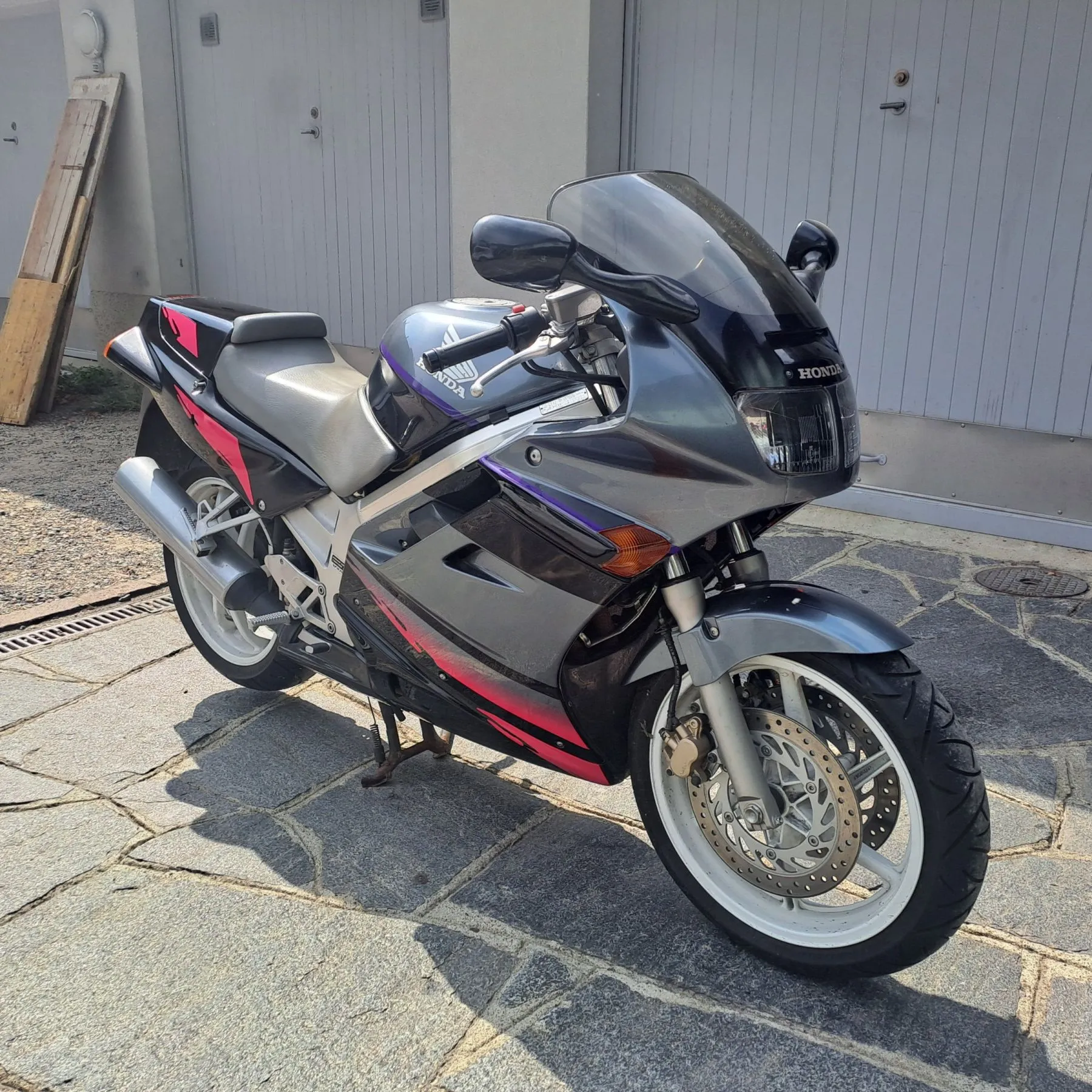 Honda VFR 750 F, Usato, Svizzera, Riva San Vitale