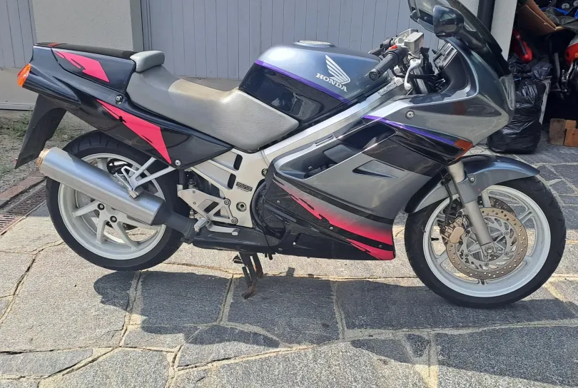 Honda VFR 750 F, Usato, Svizzera, Riva San Vitale