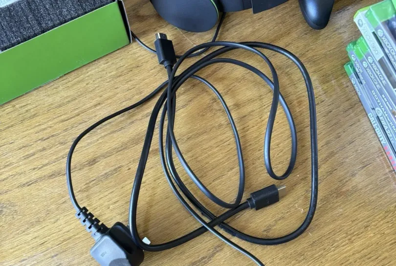 Xbox Series X 1 TB SSD, 10 Spiele und Headset, Svizzera, Gland