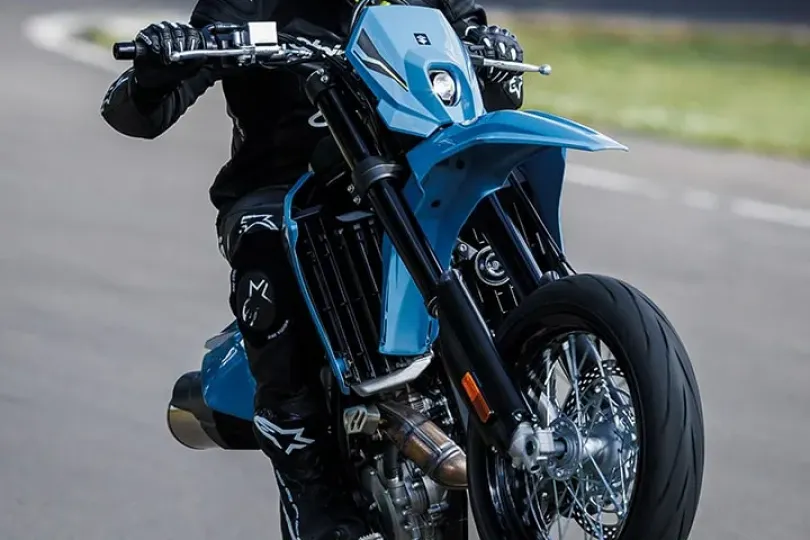 SUZUKI 400 SUPERMOTARD NOVITA', Nuovo, Svizzera, Giubiasco
