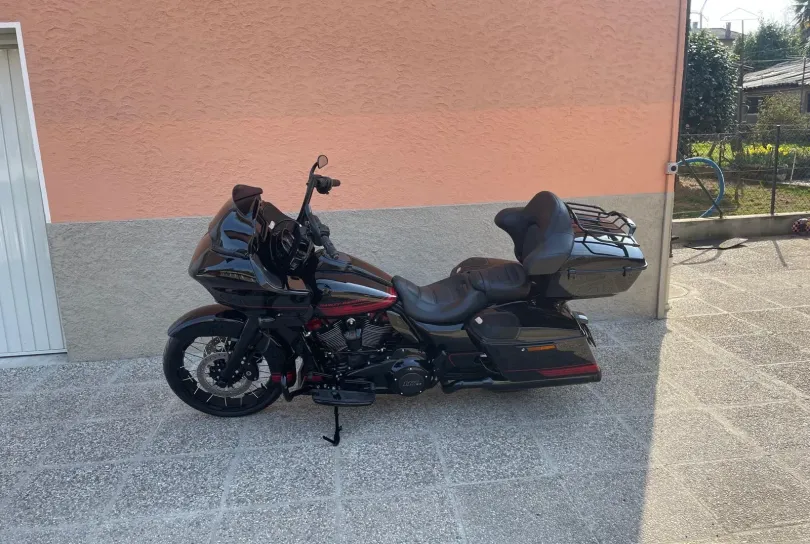 Vendo Harley Davidson Road Glide CVO Black Hole, Usato, Svizzera, Agno
