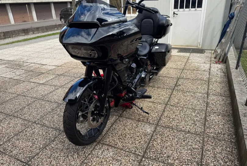 Vendo Harley Davidson Road Glide CVO Black Hole, Usato, Svizzera, Agno