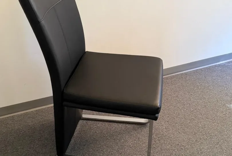 Set complet table, chaises + 2 meubles, Suisse, Riazzino