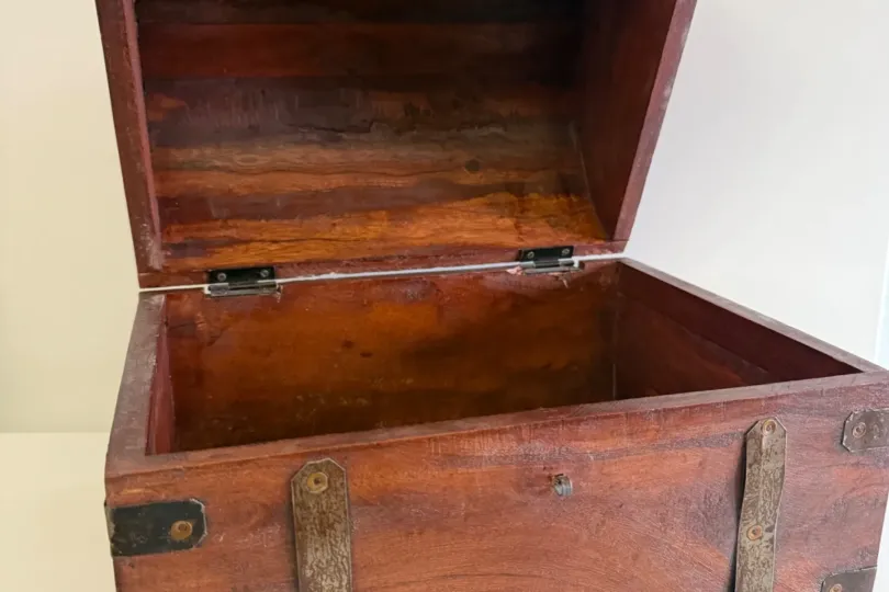 Baule in legno con lucchetto e chiavi, Suisse, Riazzino