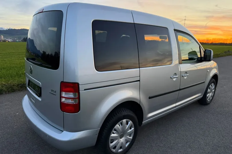 VW Caddy 1.6 TDI Blue Motion Technology Trendline, Used, Switzerland, Hunenberg