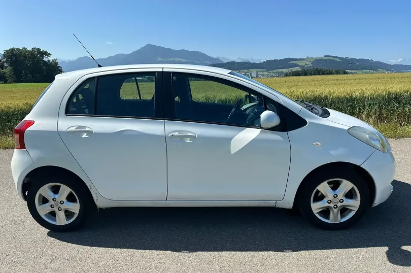 TOYOTA Yaris 1.3 Linea Luna, Usato, Svizzera, Hunenberg
