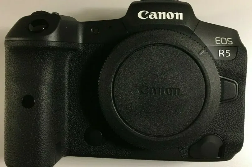 Canon EOS R5 Mirrorless 45MP Camera & RF 24-10, Svizzera, Svizzera