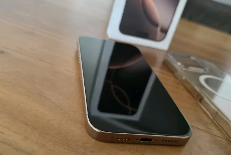 Apple iPhone 16 Pro Max - 256 GB - Desert Titanium, Svizzera, Lugano