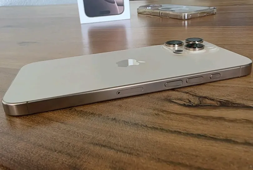 Apple iPhone 16 Pro Max - 256 GB - Desert Titanium, Svizzera, Lugano