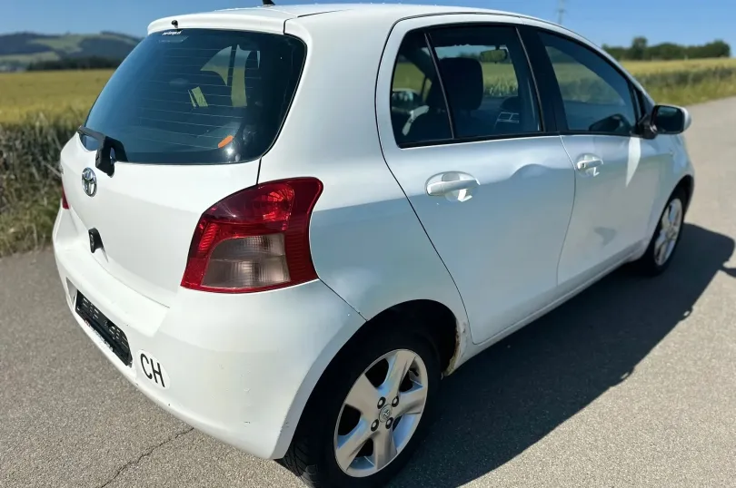TOYOTA Yaris 1.3 Linea Luna, Usagé, Suisse, Hunenberg