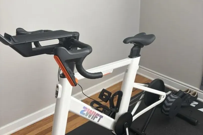 Pack home trainer connecté Zwift Ride + Wahoo Kick, Svizzera