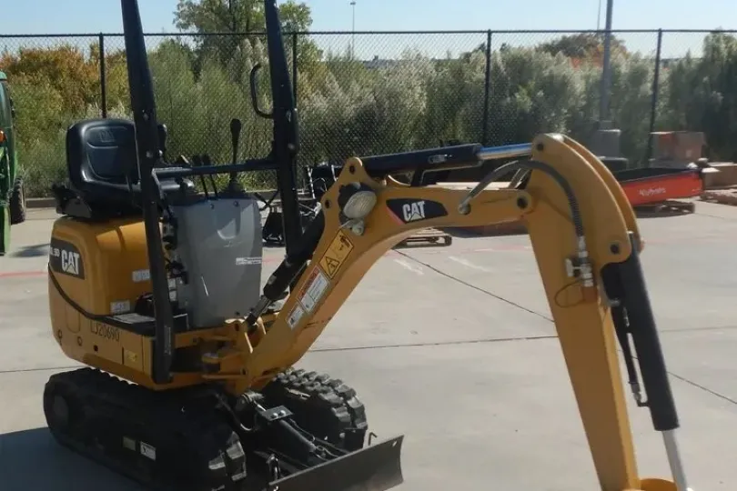 2016 Caterpillar 300.9D Minibagger, Usato, Svizzera, Zurich Annunci gratuiti in Svizzera