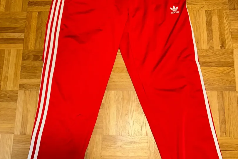 Adidas Trainingshose rot (Grösse L) cooler Look, Schweiz, Bulach